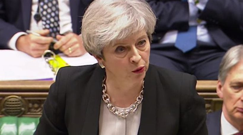 Τερέζα Μέι: Θα διεξαχθεί λεπτομερής έρευνα για τα αίτια της πυρκαγιάς στον Πύργο Grenfell